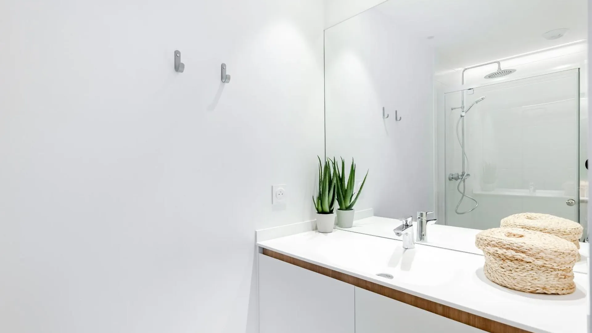 The Babel Community Hotel - Grenoble Bastille Aparthotel